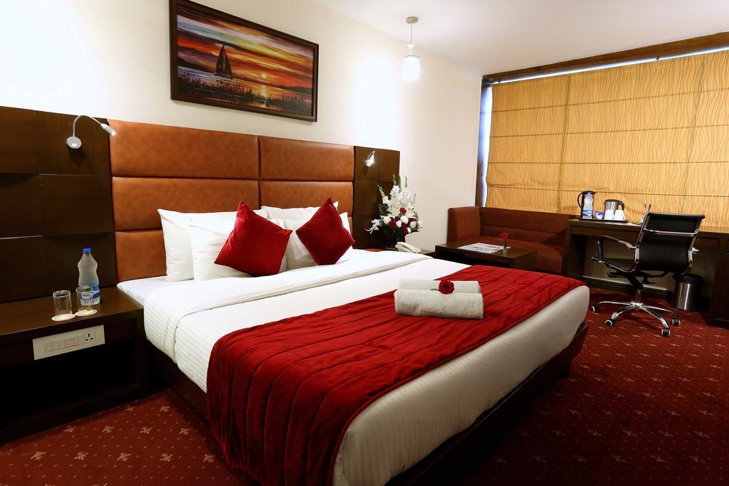 Sunbeam Premium Hotel Zirakpur Quarto foto