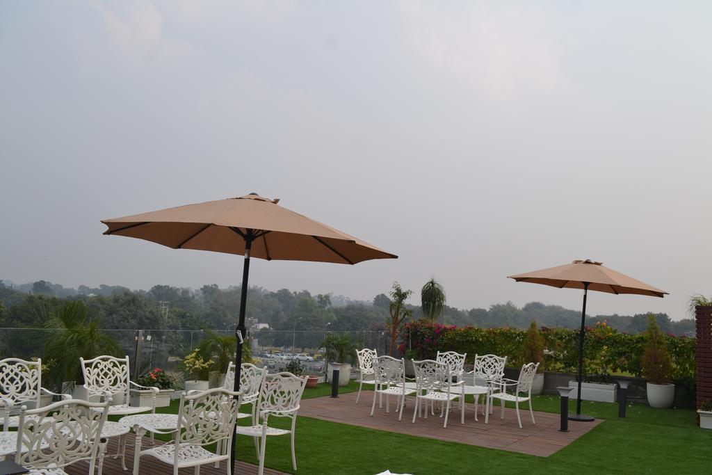 Sunbeam Premium Zirakpur Exterior foto